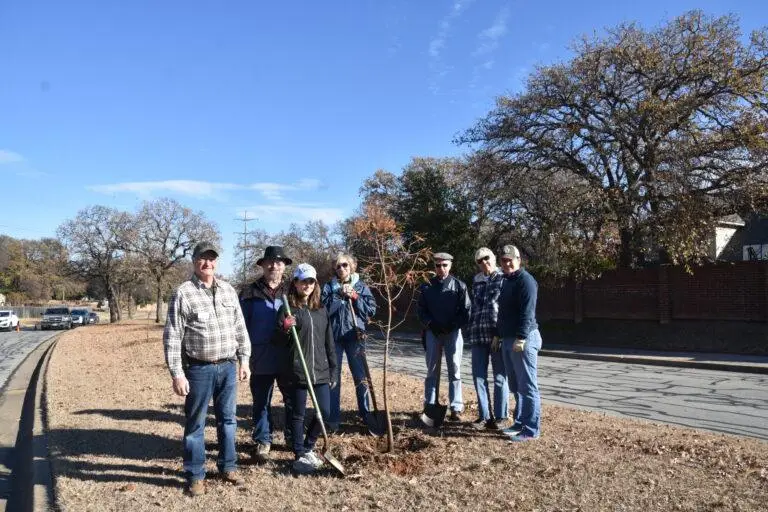 Volunteers for Shorewood tree planting in Arlington, TX